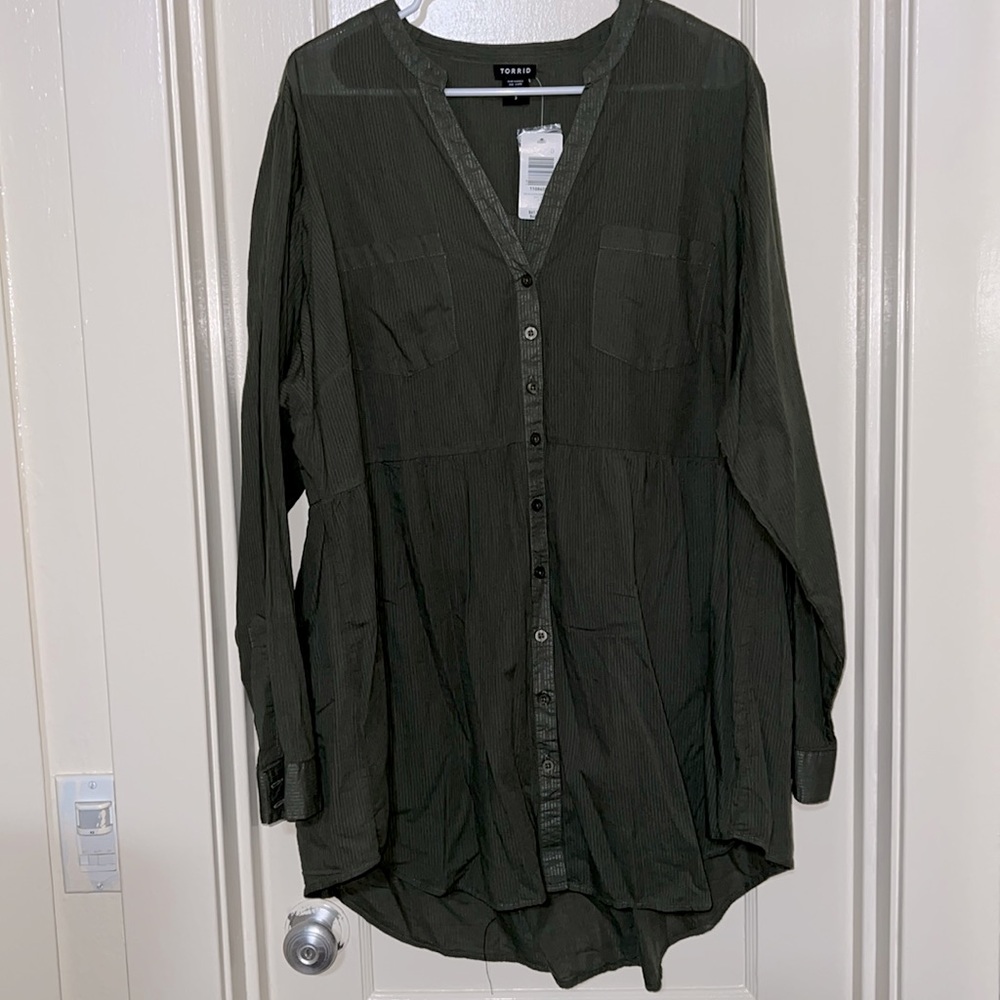 New torrid Olive green babydoll long sleeve blouse